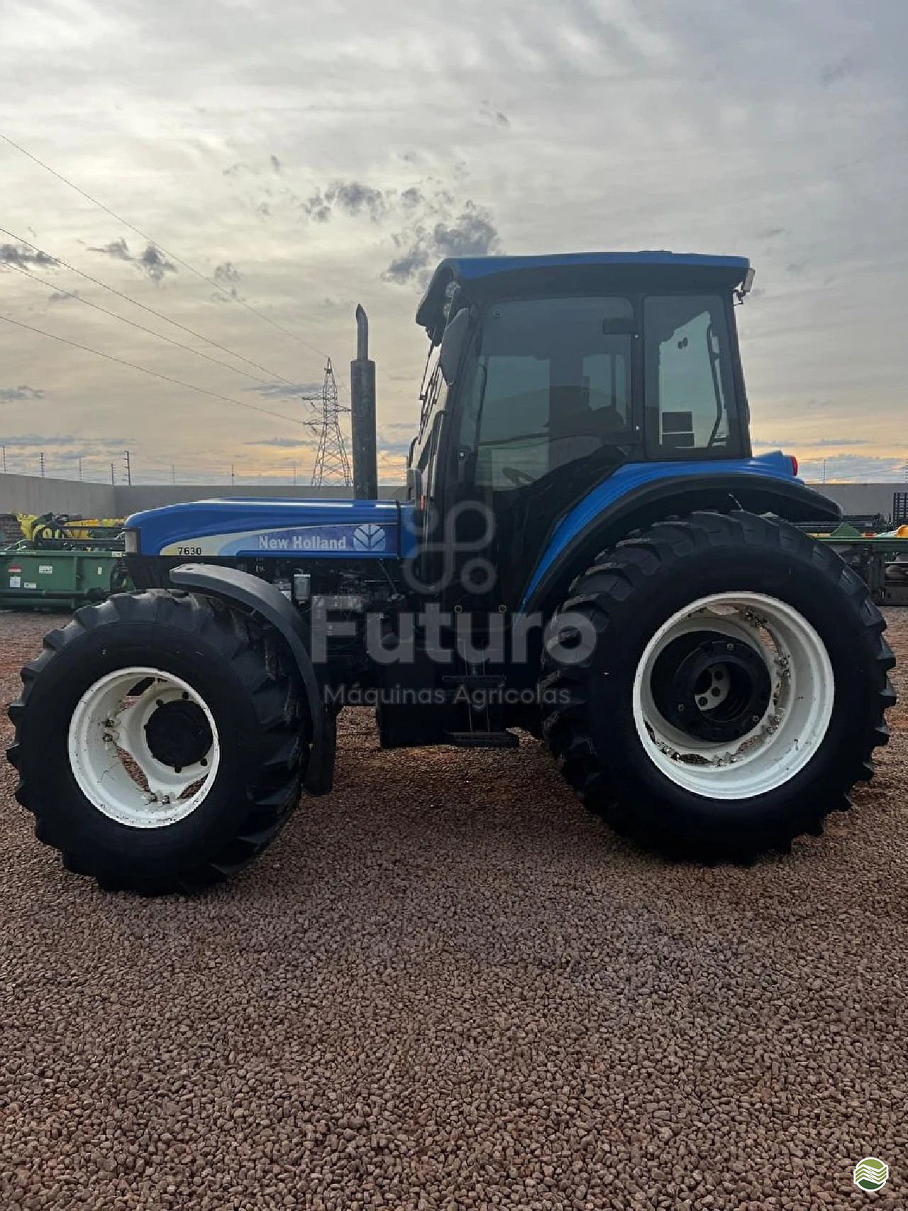 TRATOR NEW HOLLAND NEW 7630 Tração 4x4 Futuro Máquinas ITAJAI SANTA CATARINA SC